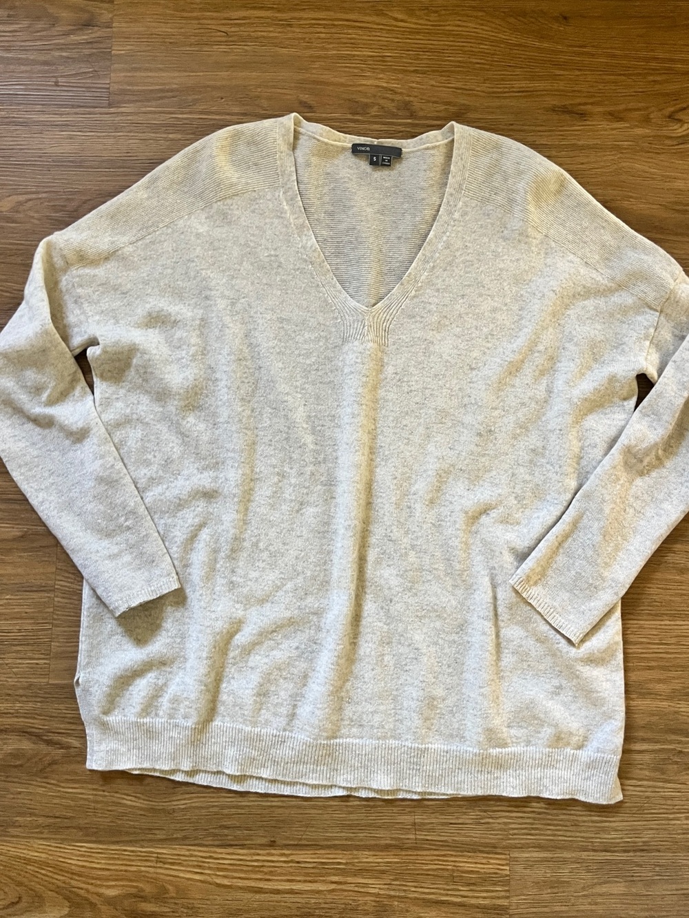 Vince Pure Cashmere Weekend V-neck Sweater Pullover Oversized Minimalist Classic
